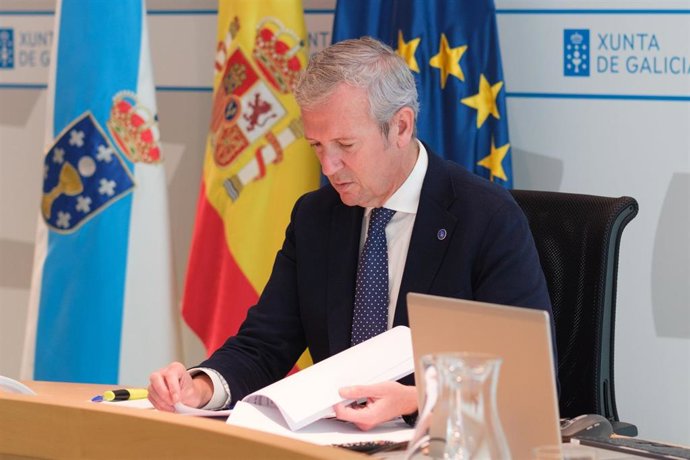 El presidente de la Xunta, Alfonso Rueda, en la reunión del Consello. 03/08/2023.