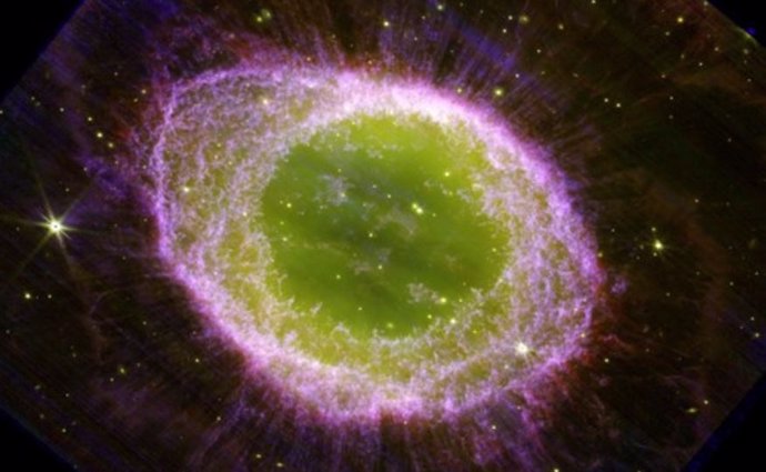 Imagen de la Nebulosa del Anillo tomada por el telescopio Webb