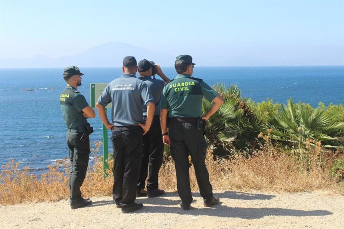 La Guardia Civil y la Gendarmería Real de Marruecos patrullan juntos para combatir la inmigración en Cádiz