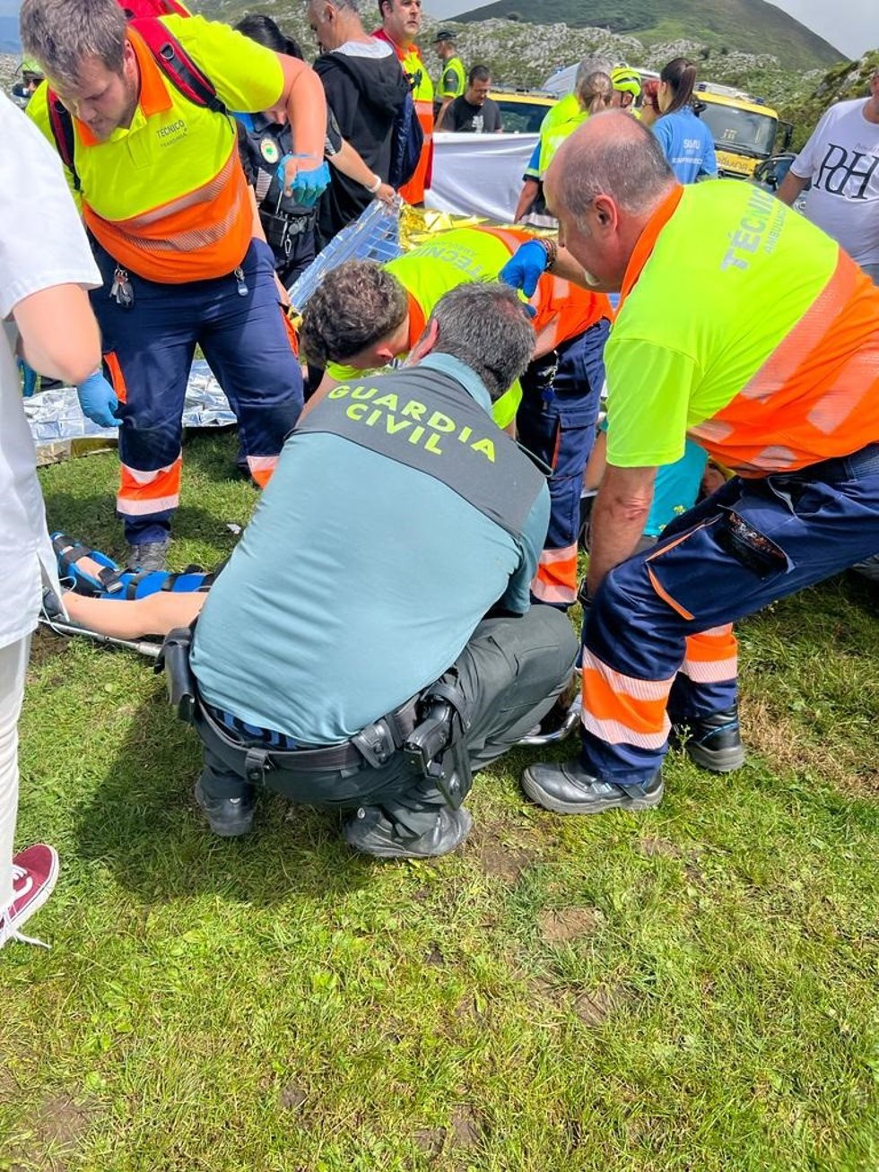 Heridos en el accidente de un autobús en la carretera a Lagos de Covadonga.