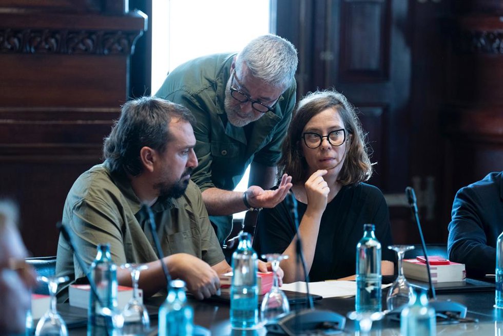Archivo - (I-D) Los diputados de la CUP en el Parlament, Dani Cornell y Carles Riera, y la portavoz de la CUP en el Parlament de Catalunya, Eullia Reguant, durante una reunión de la Junta de Portavoces, a 1 de junio de 2023, en Barcelona, Catalunya (E