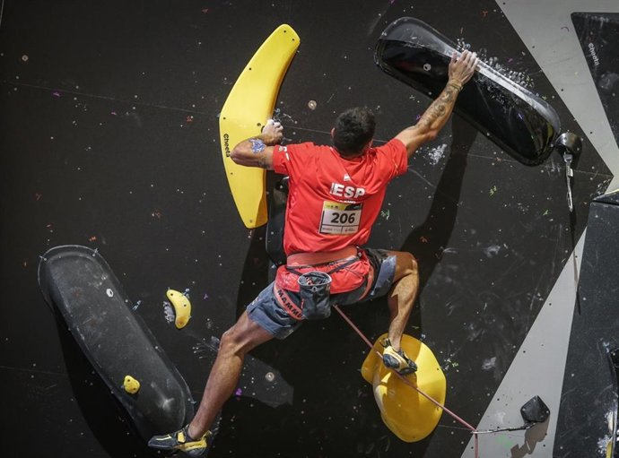 El español Alberto Ginés, a semifinales del Mundial de escalada