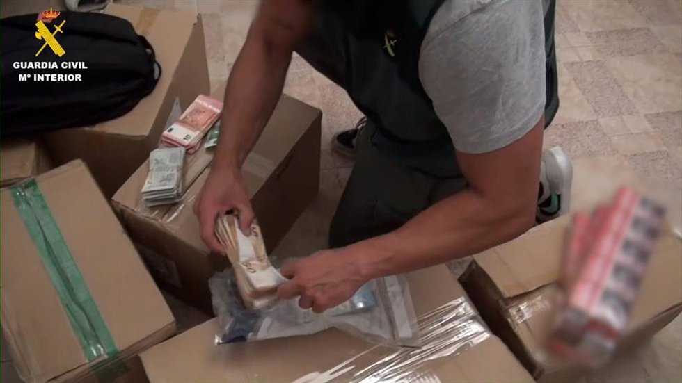 Operación de la Guardia Civil contra el tráfico de tabaco en Dos Hermanas.
