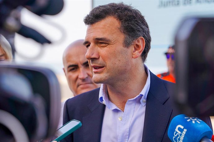 El alcalde de Cádiz, Bruno García, atiende a los medios de comunicación