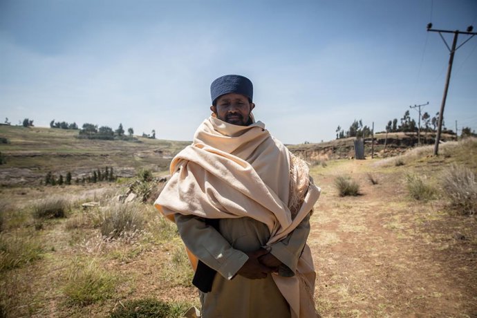 Archivo - October 26, 2020, Sela Dingay, Amhara, Ethiopia: Abune Tekele Tsadik, the director of Washa Medhaniaiem, a stone carved monastery, around 200km northeast of  Addis Ababa..Hundreds of pilgrims usually travel from capital city Addis Ababa to the