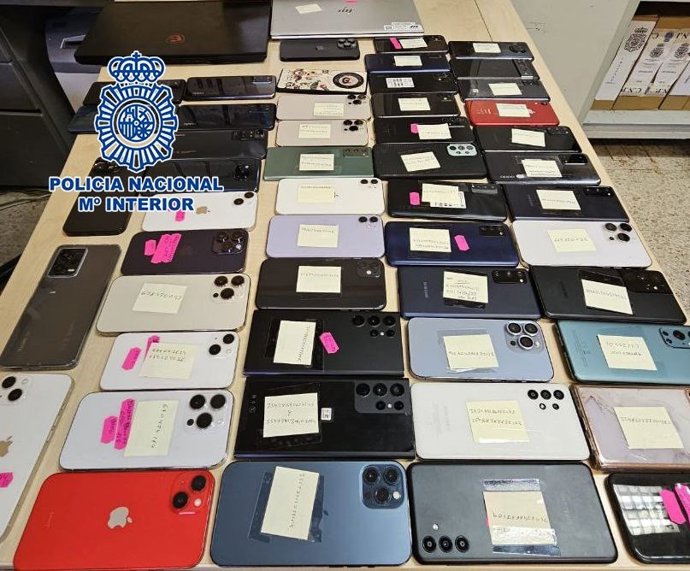 Un detenido en Vallecas por la sustracción de 50 móviles y dos ordenadores portátiles