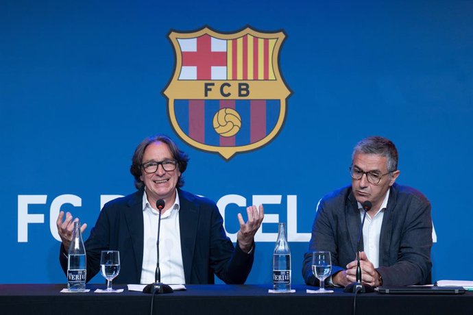 El director de l'àrea de Sostenibilitat del FC Barcelona, Jordi Portabella, i el gerent de l'àrea de Mobilitat de l'Ajuntament de Barcelona, Xavier Patón