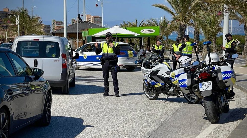 Dos Detenidos Por Robar En Coches De Una Playa De Elche Y Contar Con Órdenes De Arresto De Cataluña