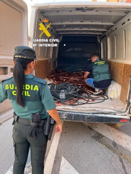 La Guardia Civil junto a la Policía Local de L'Alcora han detenido a dos personas por la sustracción de más de dos toneladas de cableado de cobre