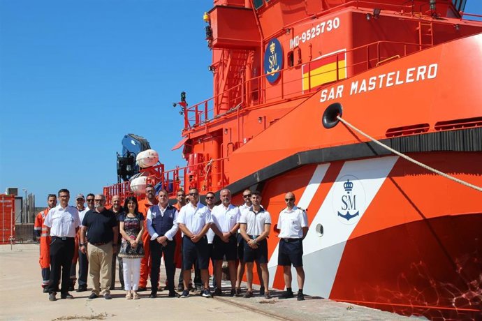 Visita al Puerto de Motril con el SAR Mastelero al fondo