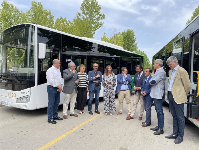 Presentación de nuevos autobuses del Consorcio de Transportes de Granada