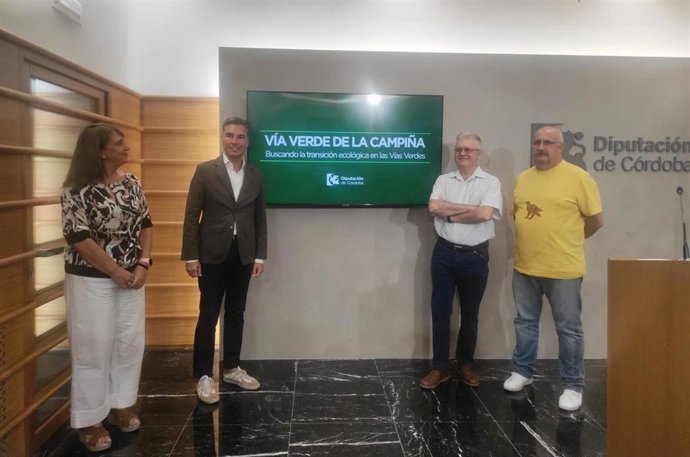 Lorite y Reyes (centro), en la presentación del estudio.
