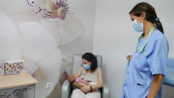 Sala de lactancia materna en la planta baja del Hospital Infantil del Virgen del Rocío de Sevilla.