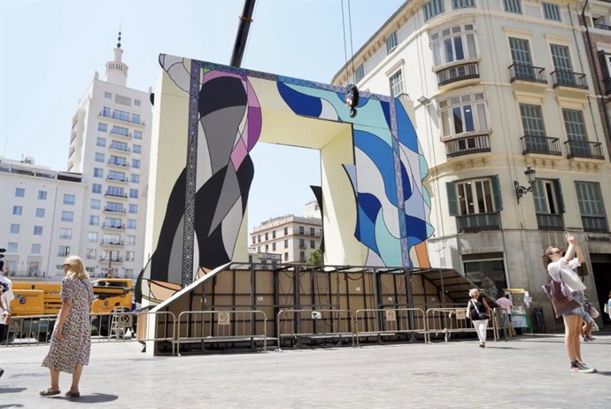 El Ayuntamiento De Málaga Informa: La Feria Del Centro Estrena Portada En Calle Larios