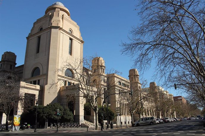 Archivo - Edificio del Rectorado de la UV