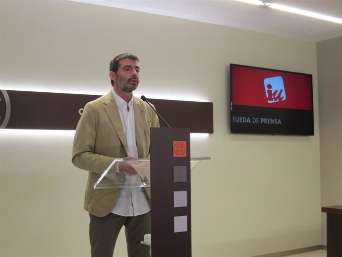 Archivo - El diputado de IU en las Cortes de Aragón, Álvaro Sanz.