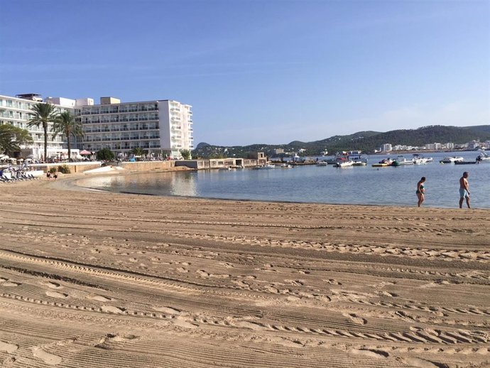Archivo - Playa en Ibiza.