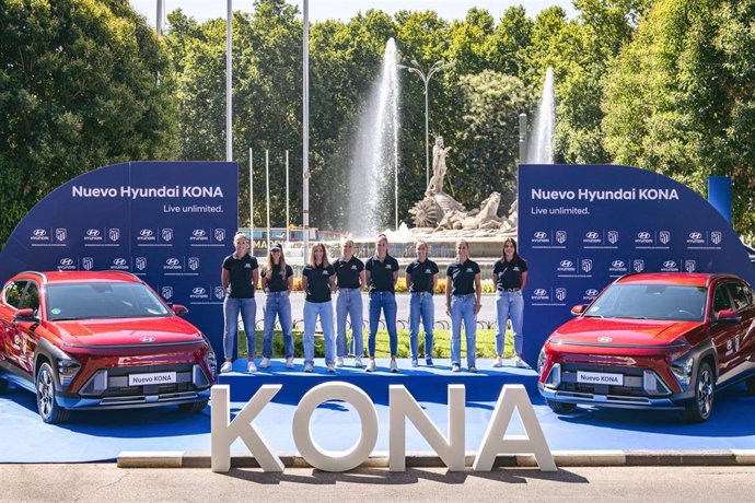 Las jugadoras del Atlético de Madrid reciben sus nuevos coches Hyundai Kona