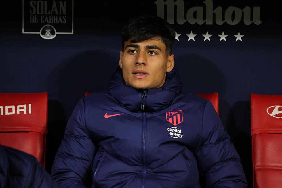 Archivo - Carlos Martín, en el banquillo del Atlético de Madrid.