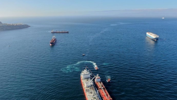 El buque Gas Venus durante el repostaje en aguas de Gibraltar