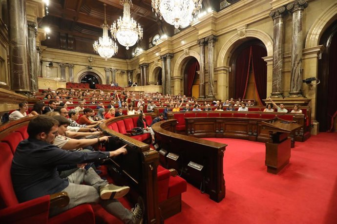 Ple del Parlament. Arxiu