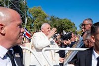 El Papa, en el Viacrucis, invita a los jóvenes a preguntarse "qué cosas en la vida les hacen llorar"