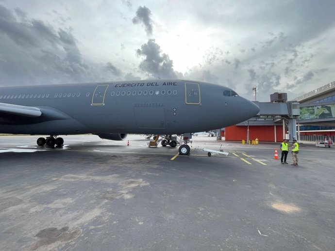 A330 de l'Exrcit de l'Aire a Niamey per a l'evacuació de ciutadans del Níger