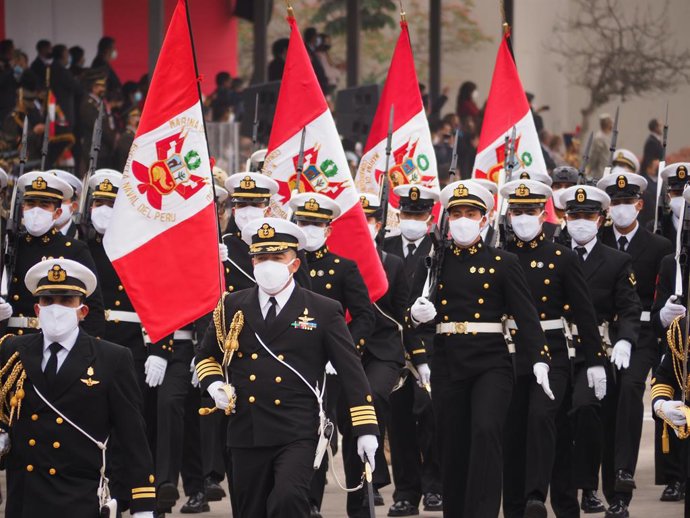 Archivo - July 30, 2021, Lima, Lima, Peru: Peruvian Navy officers marching on military parade commemorating 200th anniversary of Peruvian independence.