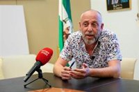 IU Andalucía resume el primer año de gobierno de Moreno con mayoría absoluta como "el desastre detrás de una sonrisa"