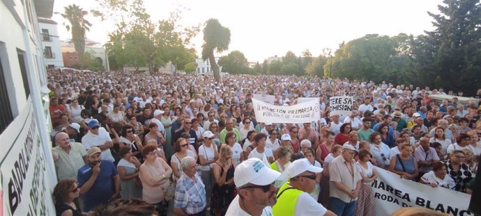Concentración en Estepa para denunciar la situación de la sanidad en la Sierra Sur de Sevilla.
