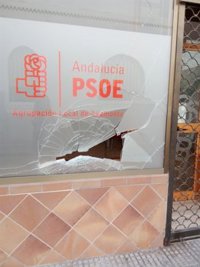 PSOE-A denuncia actos vandálicos contra su sede en Ayamonte (Huelva): "Denigrar la política tiene consecuencias"