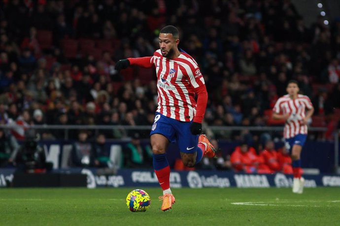 Archivo - Memphis Depay, durante un partido con el Atlético de Madrid.