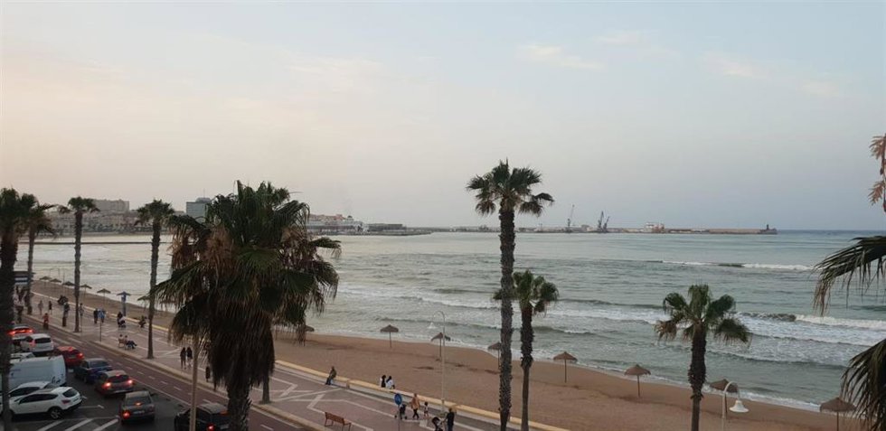 Archivo - Playa de Melilla.