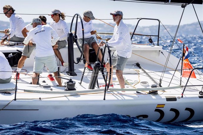 El Rey Felipe VI a bordo del 'Aifos' en la última jornada de la Copa del Rey MAPFRE