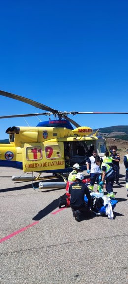 Traslado en helicóptero del Hospital Tres Mares de Reinosa al de Cruces en Bilbao