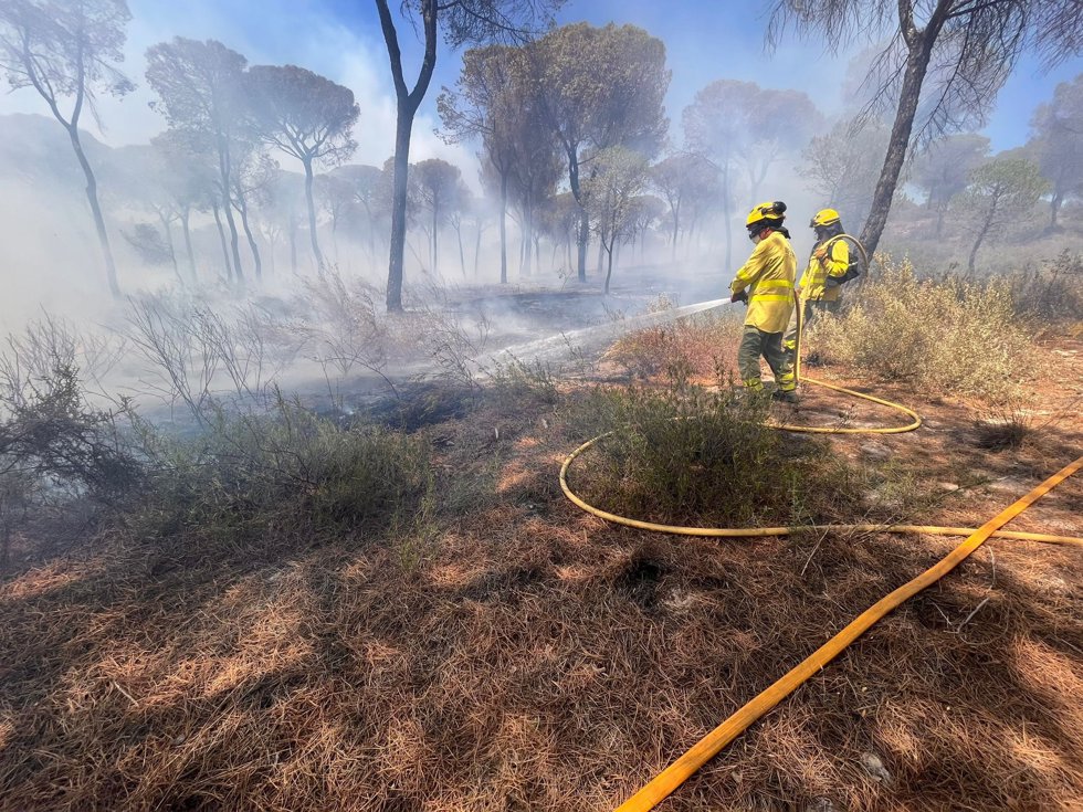 Junta recomienda a vecinos de Lucena (Huelva) que no salgan de sus casas y habilita un segundo espacio para desalojados
