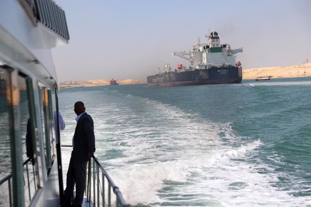 CAIRO, May 18, 2022  -- A ship sails on the Suez Canal in Ismailia Province, Egypt, on May 17, 2022.