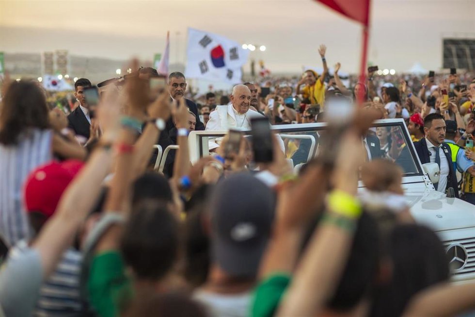 El Papa llega a la Vigilia con los jóvenes en la JMJ de Lisboa.