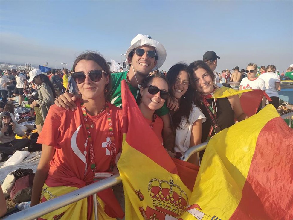 Un grupo de jóvenes españolas en la Vigilia de la JMJ de Lisboa.