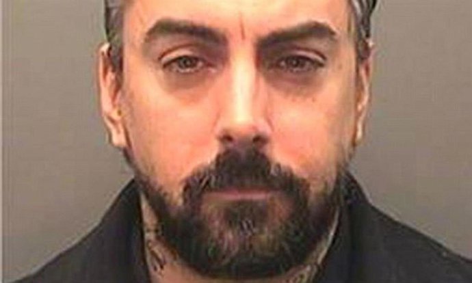 Archivo - El cantante Ian Watkins, del grupo Lostprophets