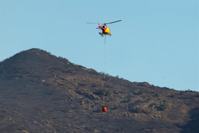Incendio forestal que afecta a los municipios de Colera y Portbou (Girona), cerca de la frontera con Francia.