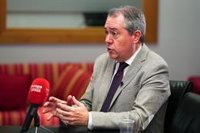 Espadas ve "probable" que PSOE-A pida comisión de investigación si la Junta "se sigue escabullendo" sobre sus contratos