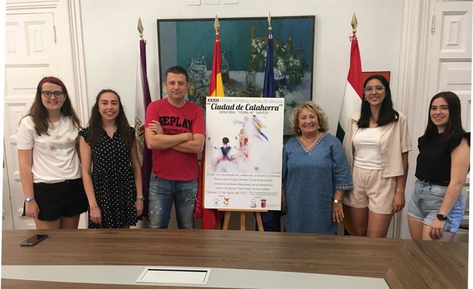 Grupos De La Mancha, País Vasco Y La Martinica En El Festival Internacional De Danzas De Calahorra