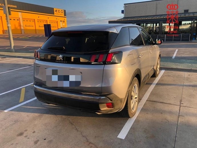 Vehículo inmovilizado que conducía el detenido.