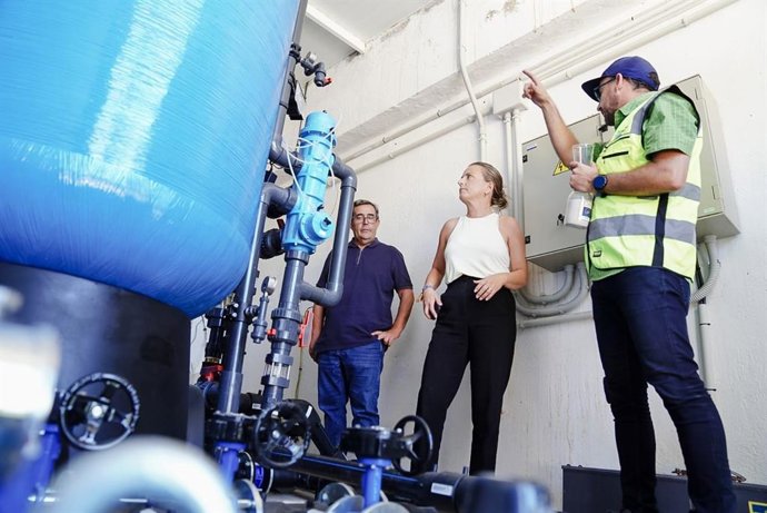 La diputada provincial de Sostenibilidad visita la ETAP de Paterna del Río (Almería).