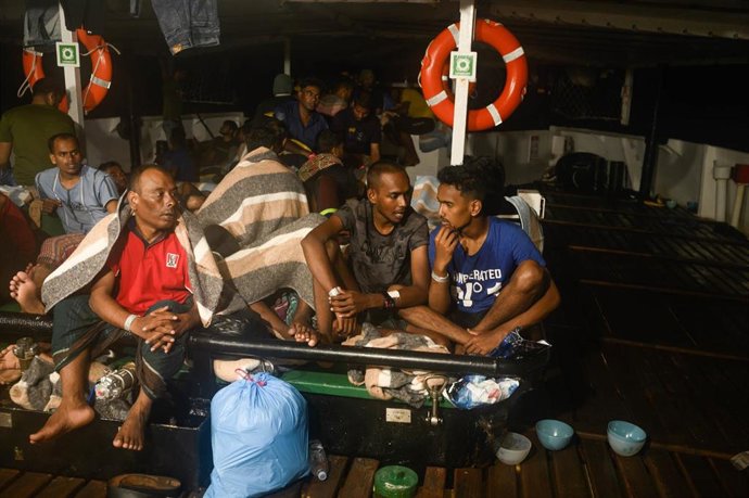 Migrantes a bordo de un buque de la ONG Open Arms (archivo).