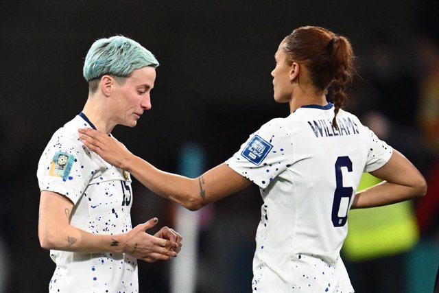 Lynn Williams of USA consoles Megan Rapinoe of USA following their loss to Sweden during the FIFA Women's World Cup 2023 Round of 16 soccer match between Sweden and the USA at Melbourne Rectangular Stadium in Melbourne, Sunday, August 6, 2023. (AAP Image/