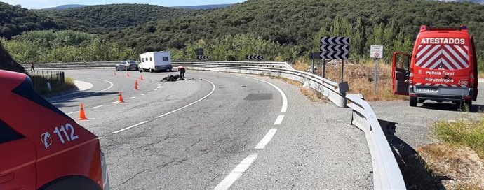 Efectivos de la Policía Foral en el lugar del accidente.