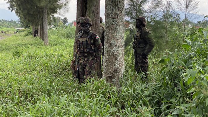 Archivo - RUMANGABO, Jan. 6, 2023  -- Soldiers of the regional force of East African Community (EAC) are seen at Rumangabo, the Democratic Republic of the Congo (DRC), on Jan. 6, 2023. Rebels of the March 23 Movement (M23) on Friday officially handed over