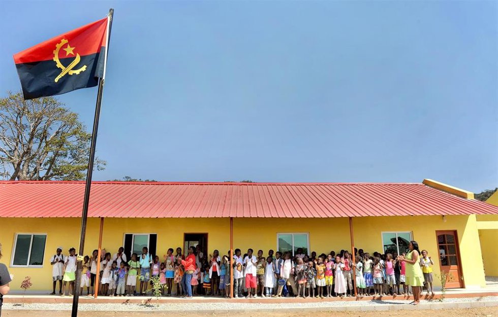 Archivo - Colegio en el municipio de Bocoio, oeste de Angola.